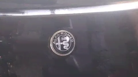 Замена кнопки загрузки и значка [Sostituzione bottone baule e Stemma Alfa Romeo Mito]
